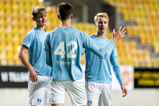 Malmö FF´s Noel Hansson, Noah Eile och Victor Larsson jublar
