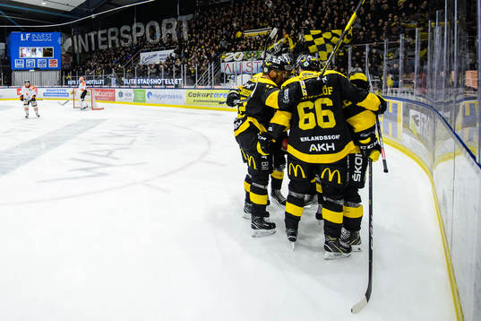 Västerås spelare jublar