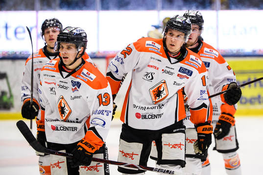 Karlskronas Kalle Miketinac och Viktor Liljegren jublar