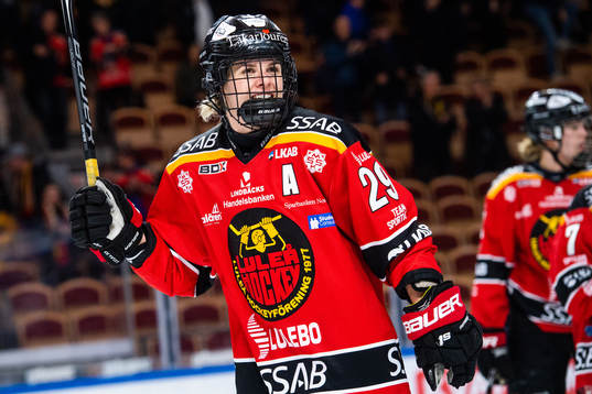 Luleås Emma Nordin jublar