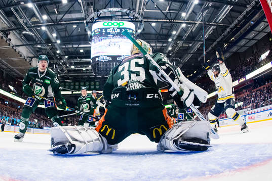 s Mattias Tedenby jublar