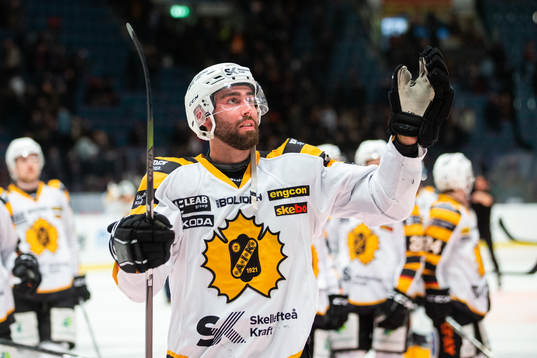 Skellefteås Johan Alm jublar