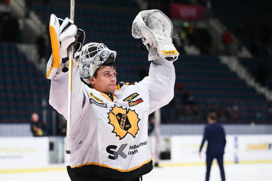 Skellefteås målvakt Mantas Armalis jublar