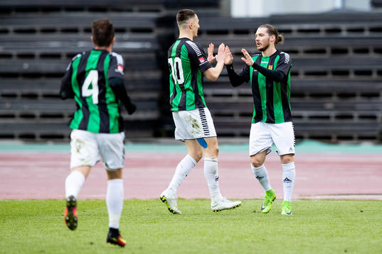 GAIS Karl Bohm, Leonard Pllana och Evaldo Nascimento Lamaur Neto jublar efter 1-0