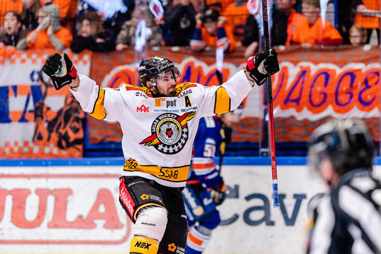 Luleås Niklas Olausson jublar