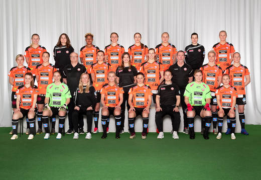  Maja Bodin, lagledare Edona Karimani, Rita Chikwelu, Sif Atladóttir, Tilde Olsson, Thordís Hrönn Sigfúsdóttir, assisterande tränare Johanna Rasmussen, Josefine Rybrink. Mittenledet från vänster: Saga Jontoft, Mia Carlsson, sportchef Johan Andersson, Anna Welin, fystränare Kristín Hólm Geirsdóttir, Amanda Edgren, målvaktstränare/klubbchef Niclas Rhodin, Svava Rós Gudmundsdóttir, Therese Ivarsson. Sittande från vänster: Tilda Persson, Brett Maron, huvudtränare Elísabet Gunnarsdóttir, Sofia Hagman, Alice Nilsson, assisterande tränare Björn Sigurbjörnsson, Moa Olsson, Kajsa Törnkvist.