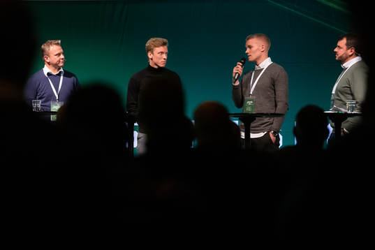 Brommapojkarnas tränare Roberth Björknesjö, Gustav