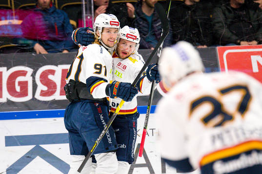 Djurgårdens Axel Jonsson Fjällby och Sebastian Strandberg
