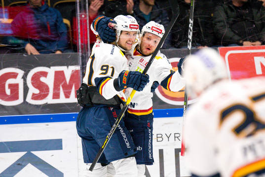 Djurgårdens Axel Jonsson Fjällby och Sebastian Strandberg