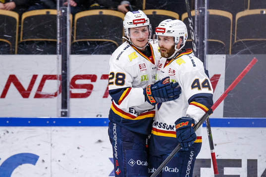 Djurgårdens Dennis Svensson och Mattias Guter jublar