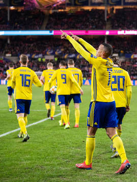 Robin Quaison of Sweden celebrates