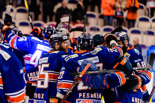 Växjös Brendan Shinnimin jublar