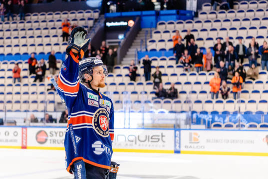 Växjös Brendan Shinnimin jublar