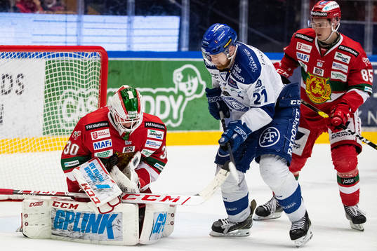 Moras målvakt Janne Juvonen och Leksands Mattias Ritola