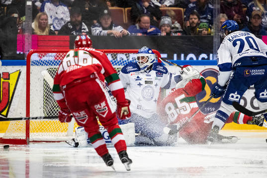 Leksands målvakt Axel Brage och Moras Michael Haga