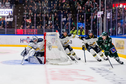 s målvakt Jonas Gunnarsson  och Markus Lauridsen