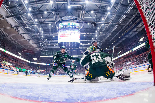 Färjestads Linus Johansson och målvakt Markus Svensson