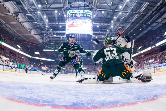 Färjestads Linus Johansson och målvakt Markus Svensson