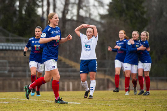 Natasha Khalila Dowie of Vålerenga celebrates after scoring 1-1