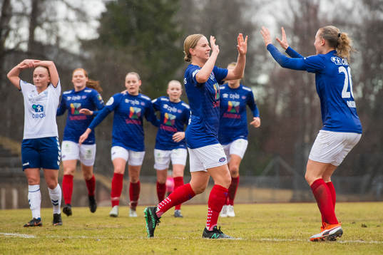Natasha Khalila Dowie of Vålerenga celebrates with Marie Dølvik Markussen after scoring 1-1