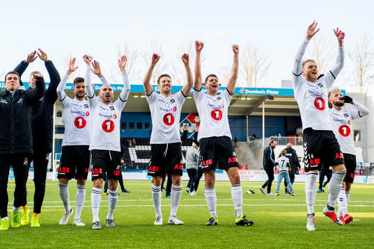 Fredrik Oldrup Jensen, Jone Samuelsen, Espen Ruud, Fredrik Lund Nordkvelle and Sander Svendsen of Odd celebrate