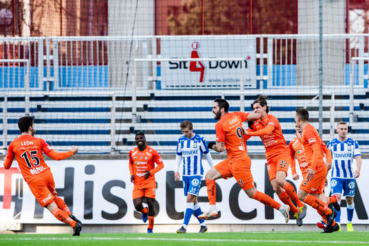 AFC Eskilstunas Denni Avdic jublar