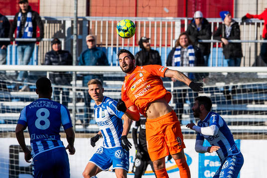 AFC Eskilstunas Denni Avdic och IFK Göteborgs André