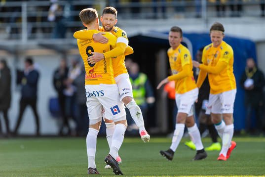 Falkenbergs Tibor Brink Joza jublar efter