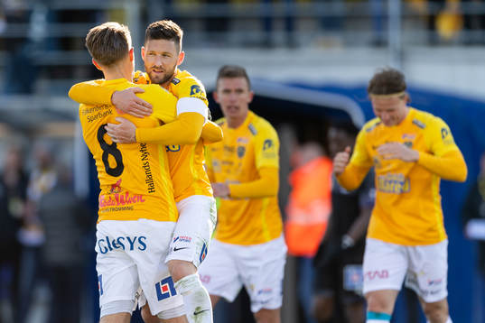 Falkenbergs Tibor Brink Joza jublar efter
