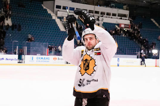 Skellefteås Joakim Lindström jublar