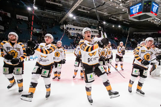 Skellefteås spelare jublar