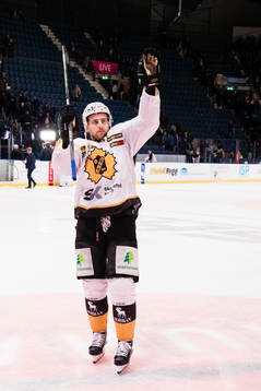 Skellefteås Joakim Lindström jublar