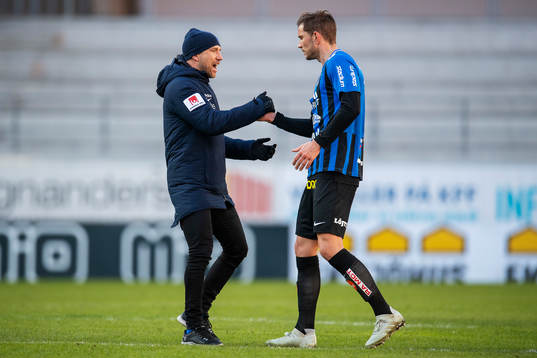 Sirius tränare Henrik Rydström och Robert Åhman Persson jublar