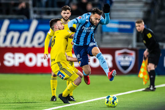 Djurgårdens Dzenis Kozica och Sundsvalls Carlos Gracia