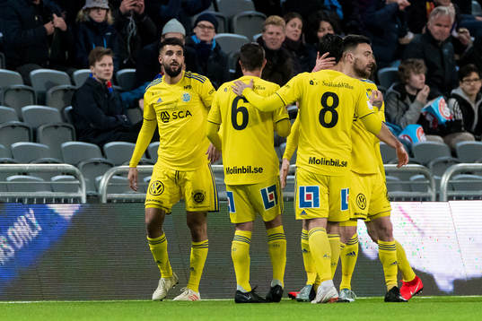 Sundsvalls Omar Eddahri (v) jublar med lagkamrater efter 2-2