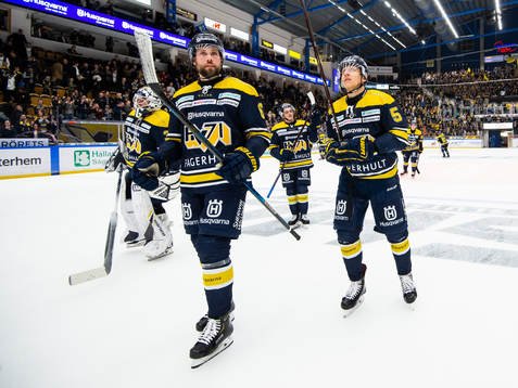 s Christoffer Persson och Martin Fehérváry jublar