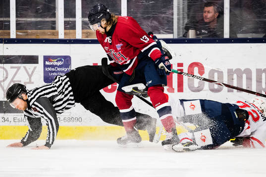 Domare Christoffer Palmqvist faller i en kollision med