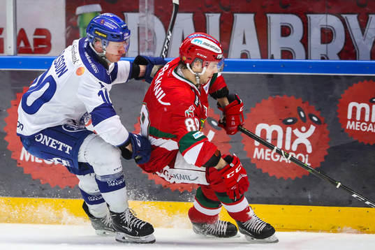 Leksands Martin Karlsson  och Moras Ryan Johnston