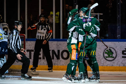 Färjestads Joakim Nygård jublar med lagkamrater