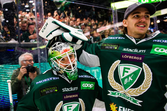 Färjestads målvakt Markus Svensson och målvakt Adam