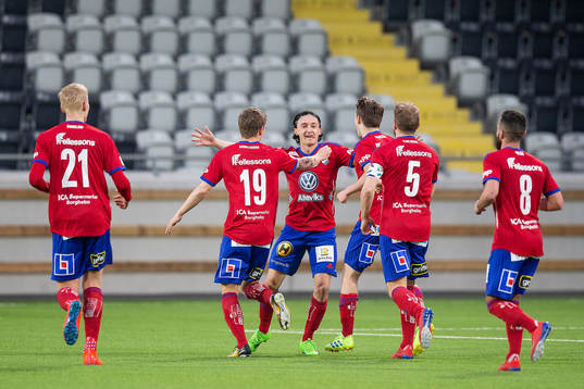 Östers Mattias Pavic  jublar efter 0-1