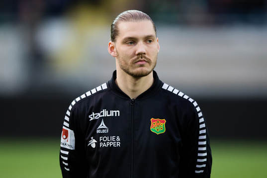 GAIS Karl Bohm på line up innan fotbollsmatchen i