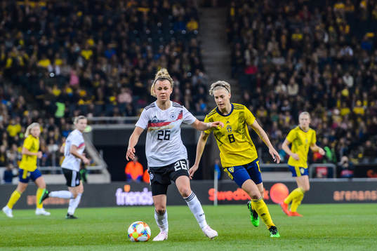 Lena Lattwein of Germany and Lina Hurtig of Sweden