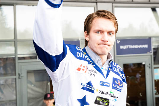 Leksands Mattias Nilsson   firar vid Tegera Arena dagen