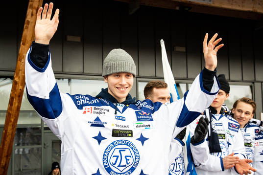 Leksands målvakt Jonas Arntzen  firar vid Tegera Arena
