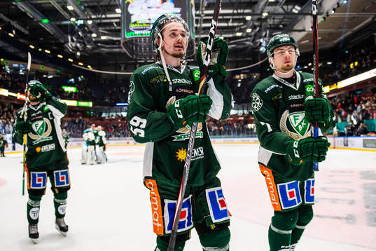 Färjestads Linus Johansson och Johan Ivarsson jublar