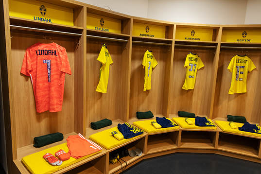 Jerseys of Hedvig Lindahl, Mia Carlsson, Jonna Andersson,