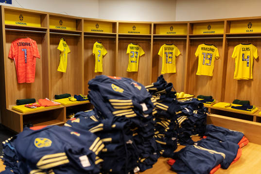 Jerseys of Hedvig Lindahl, Mia Carlsson, Jonna Andersson,