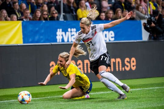 Mimmi Larsson of Sweden and Verena Schweers of Germany