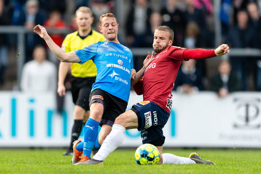 Halmstads Joel Allansson och Örgrytes Simon Nilsson
